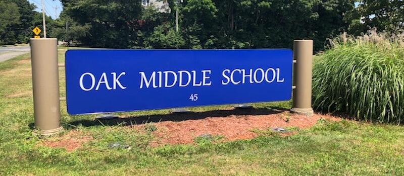 Oak Middle School Sign